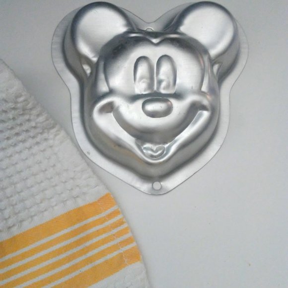 Wilton Mickey Mouse Individual Cake Pan Mini Mold - Picture 6 of 11